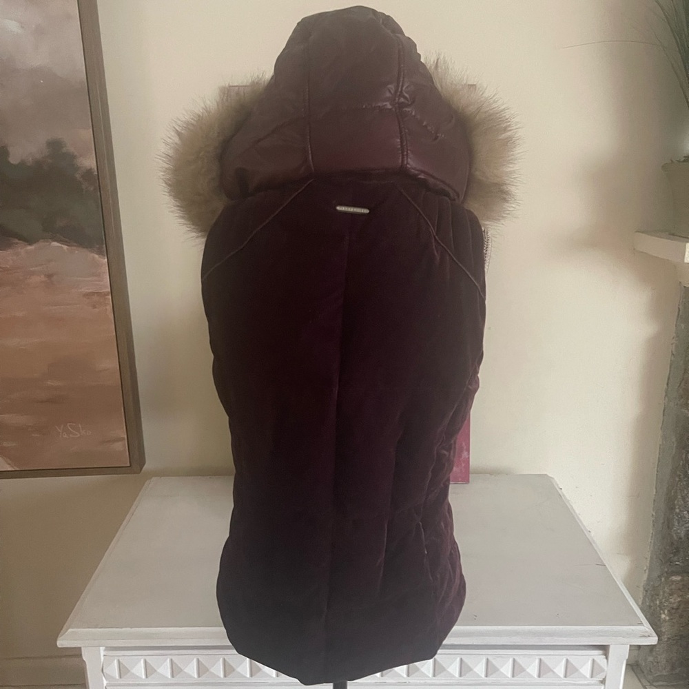 Marc New York Women's Burgundy Puffer Vest with Fur Trim - Picture 4 of 12